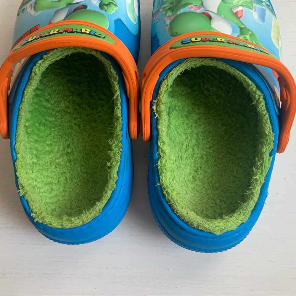 Crocs Kids Super Mario Yoshi Lined Clogs Sandals - Picture 4 of 9
